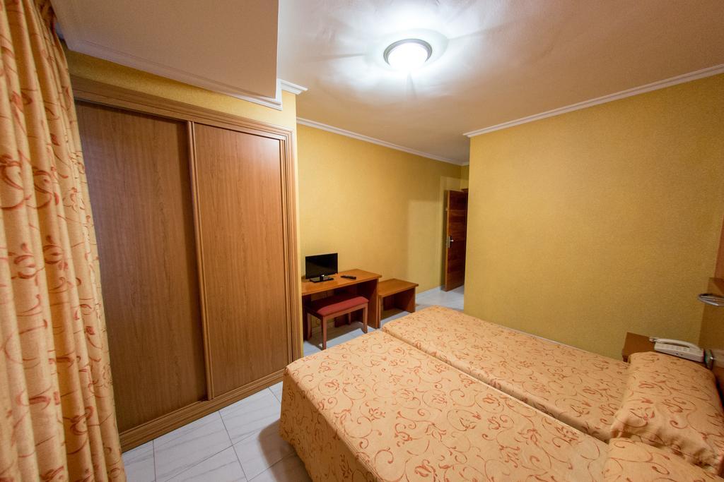 Hotel Dinajan Віланова-де-Ароуса Екстер'єр фото