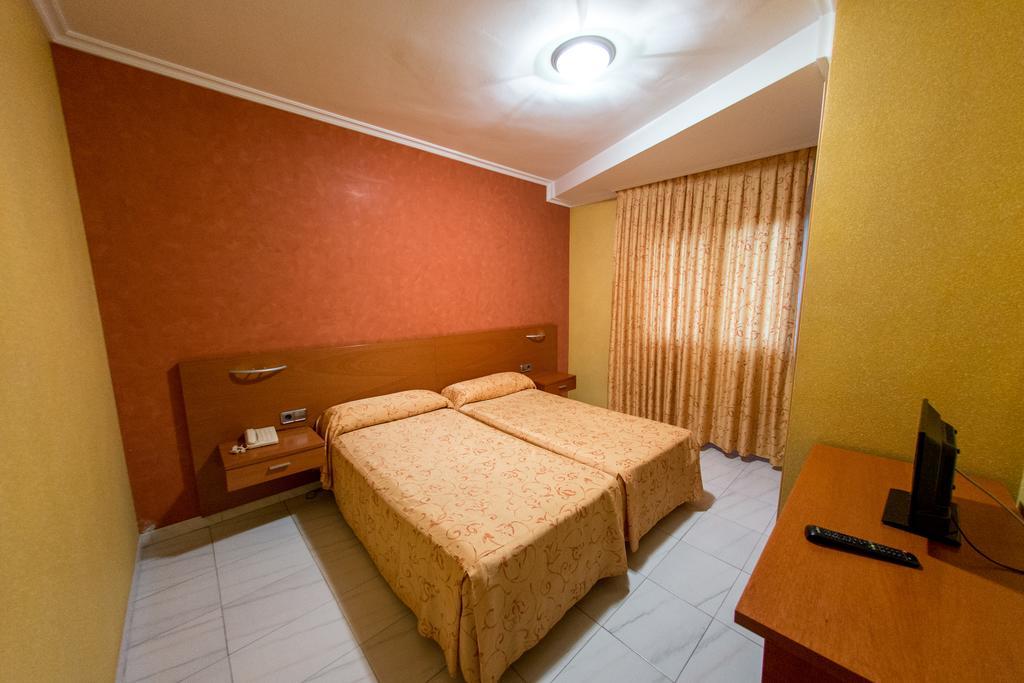 Hotel Dinajan Віланова-де-Ароуса Екстер'єр фото